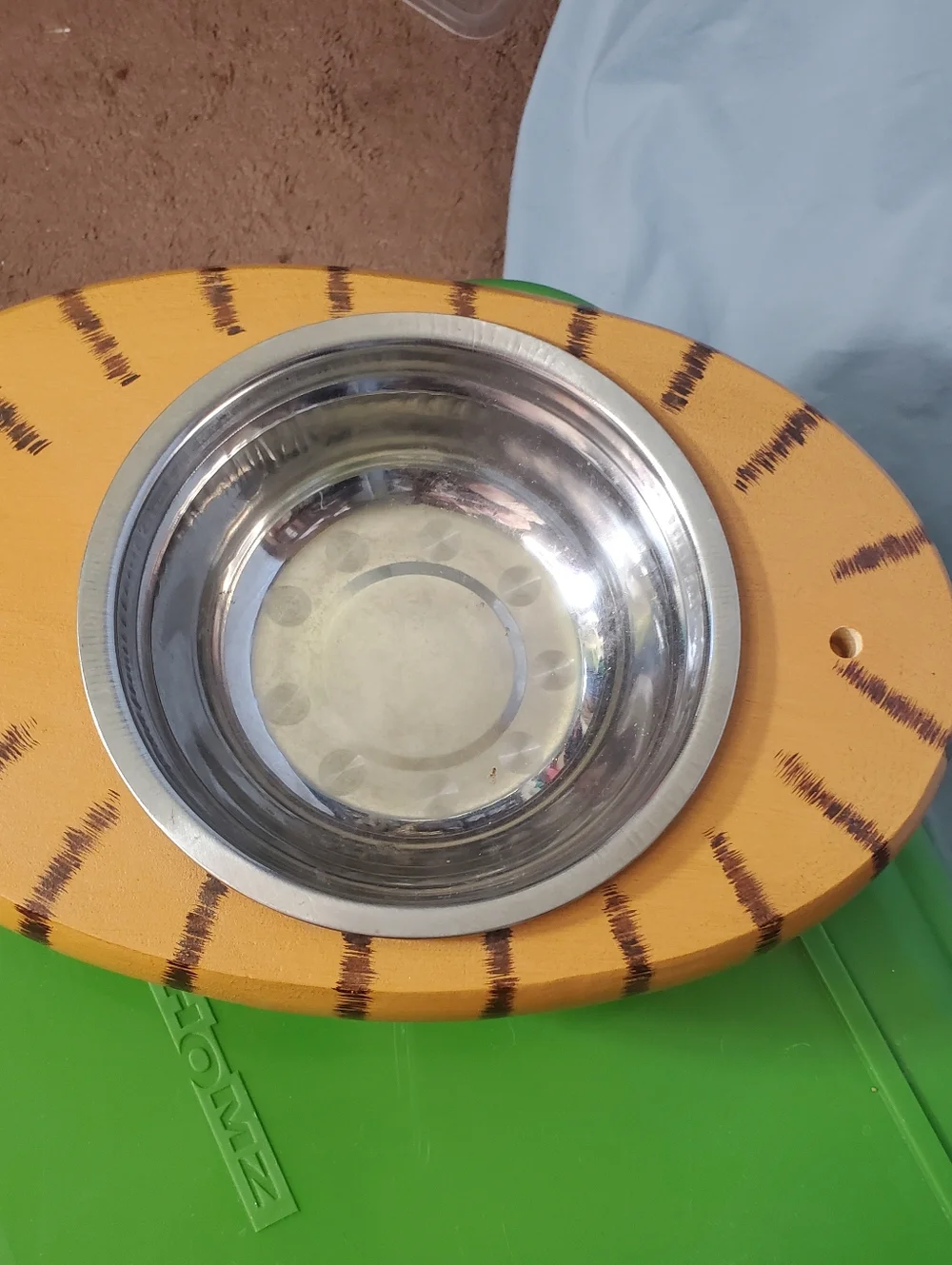 Cat-Shaped Raised Feeding Bowl in Yellow - Pet Platter with Dish